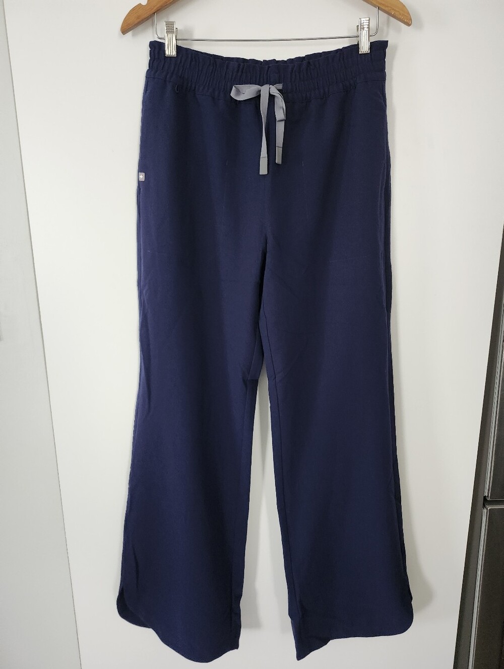 FIGS Marseille High Waist Wide Leg Scrub Pants Uniform Navy Medium Tall NWT